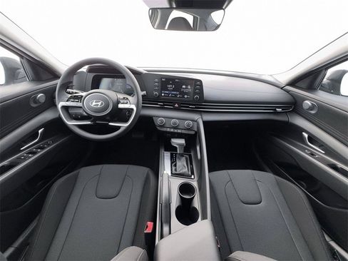 New 2026 Hyundai Elantra SE image 13