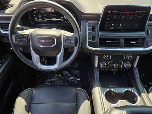 Used 2023 GMC Yukon SLT image 16