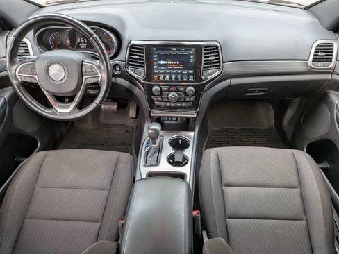 Used 2020 Jeep Grand Cherokee Laredo w/ 18" Wheel & 8.4" Radio Group AWD/4WD image 17