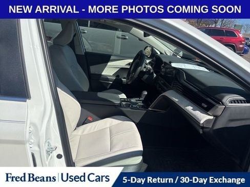 Used 2025 Toyota Camry XLE w/ Premium Plus Package image 9