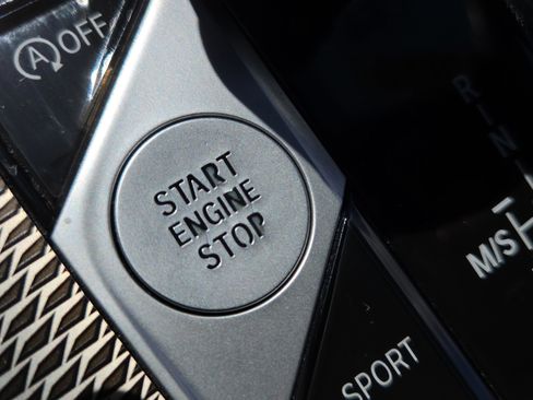 Used 2020 BMW X6 sDrive40i w/ M Sport Package image 42