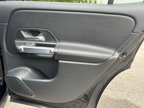 Used 2023 Mercedes-Benz GLB 250 4MATIC image 33