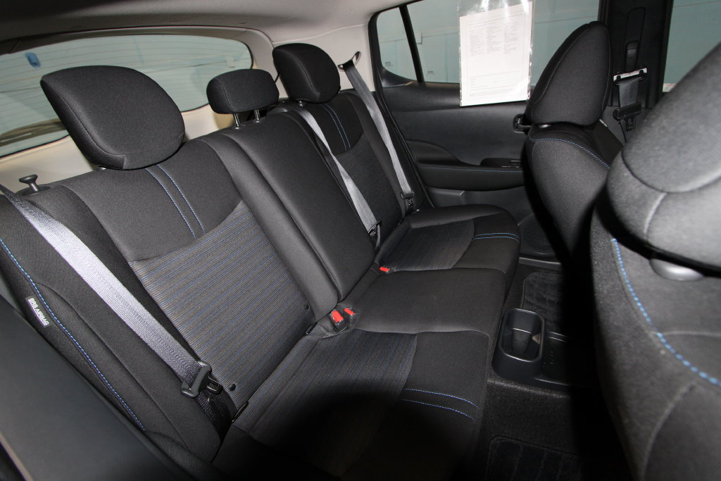 Used 2025 Nissan Leaf S FWD image 21