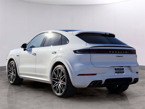 New 2026 Porsche Cayenne E-Hybrid Coupe image 3