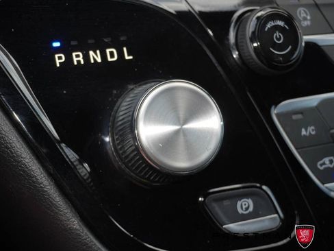 Used 2026 Chrysler Pacifica Select FWD image 33
