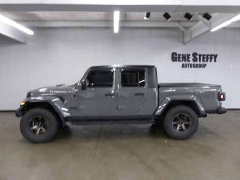 Used 2021 Jeep Gladiator Sport AWD/4WD image 8