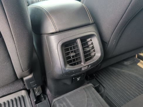 Used 2017 Jeep Cherokee Latitude w/ Comfort & Sound Group FWD image 32