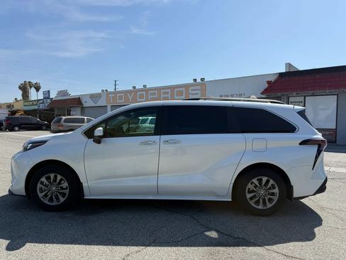 Used 2024 Toyota Sienna XLE w/ XLE Plus Package FWD image 4