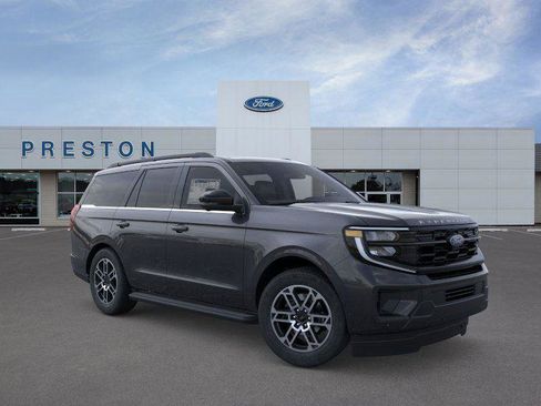 New 2025 Ford Expedition Active image 7