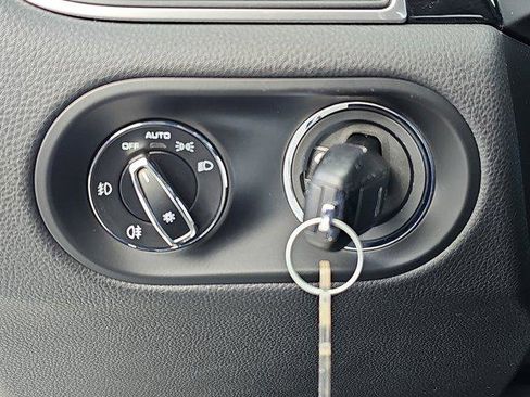 Used 2017 Porsche Macan image 25