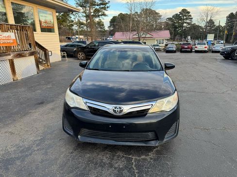 Used 2014 Toyota Camry LE FWD image 2