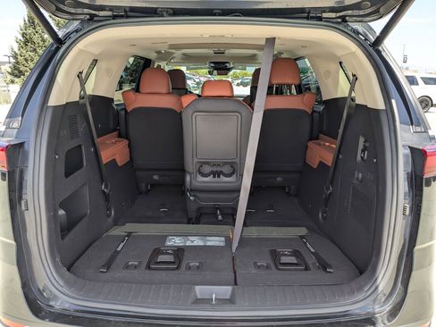 Used 2024 Kia Carnival SX Prestige FWD image 32