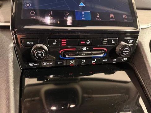 Certified 2024 Jeep Grand Cherokee L Limited AWD/4WD image 31