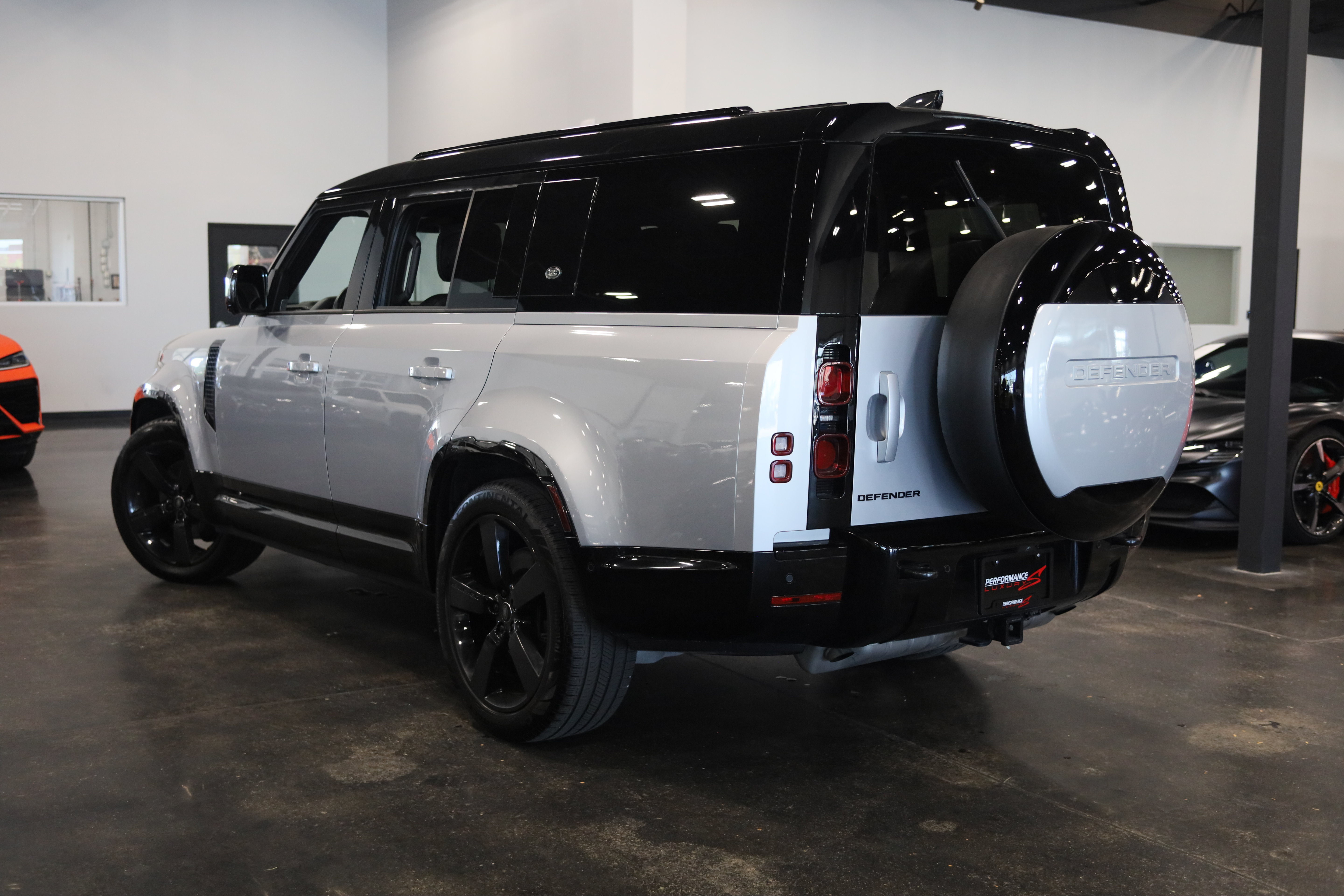 Used 2024 Land Rover Defender 130 X-Dynamic SE AWD/4WD image 4