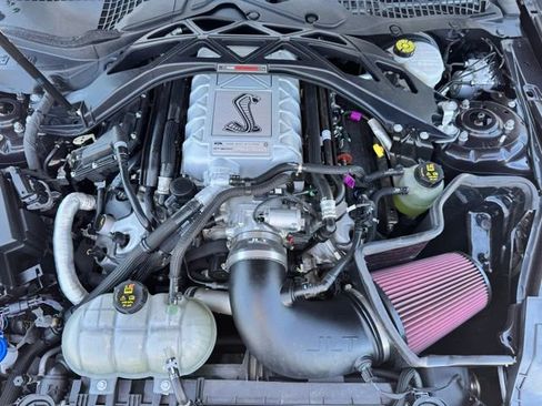 Used 2022 Ford Mustang Shelby GT500 w/ Carbon Fiber Track Pack RWD image 28