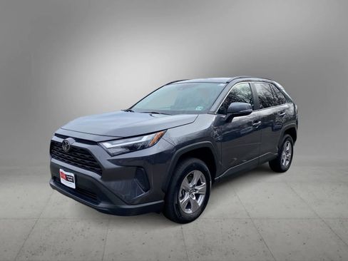 Used 2025 Toyota RAV4 XLE image 4