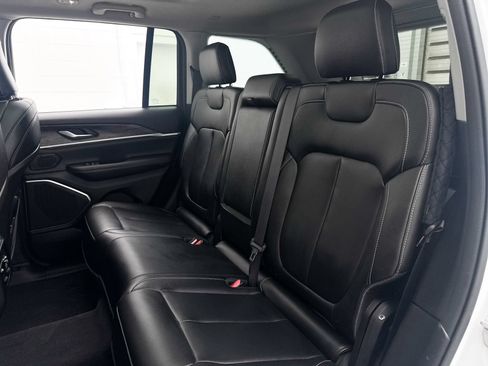 Used 2023 Jeep Grand Cherokee 4WD 4xe image 33
