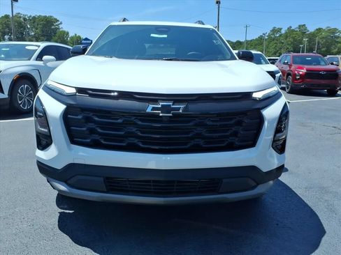 New 2027 Chevrolet Equinox LT w/ Convenience Package II AWD/4WD image 9