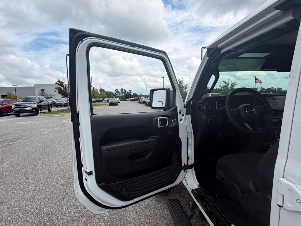 Certified 2025 Jeep Gladiator Mojave AWD/4WD image 50