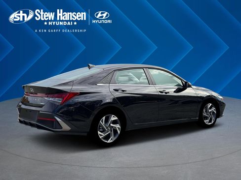 New 2026 Hyundai Elantra Limited FWD image 9