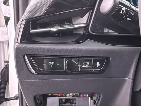 New 2025 Kia Niro EX image 32