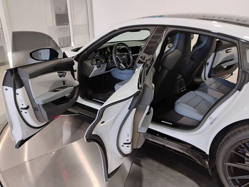 Used 2022 Audi e-tron GT Prestige w/ Prestige Package image 6