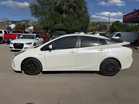 Used 2018 Toyota Prius Two w/ Prius Two Safety Plus Package FWD image 7