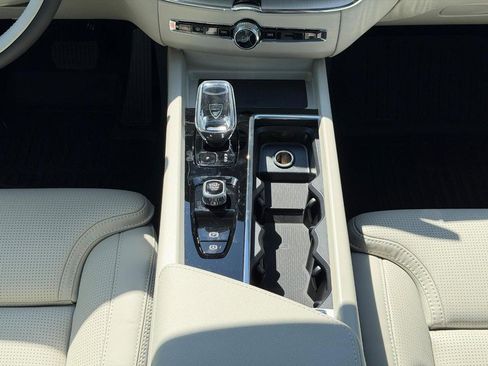 New 2026 Volvo XC60 B5 Ultra w/ Protection Package Premier image 8