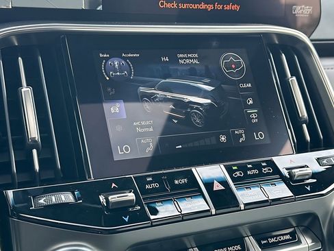 New 2026 Lexus LX 600 4WD w/ Luxury Package image 22