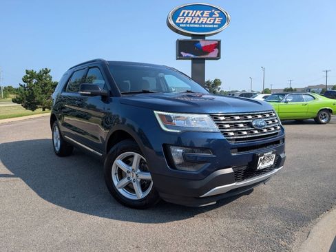 Used 2016 Ford Explorer XLT w/ Equipment Group 201A AWD/4WD image 2