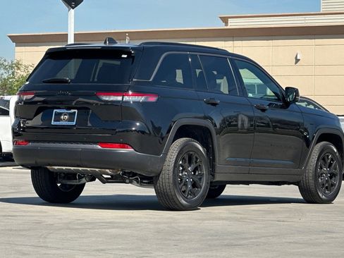 Used 2026 Jeep Grand Cherokee Altitude image 6