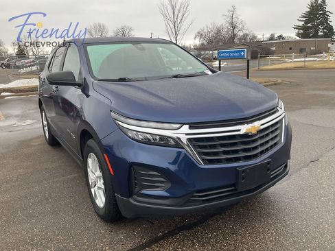 Certified 2022 Chevrolet Equinox LS w/ LS Convenience Package FWD image 2