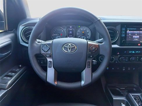 Used 2018 Toyota Tacoma TRD Sport image 16