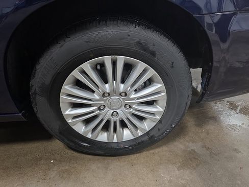 Used 2015 Chrysler Town & Country Touring-L w/ Driver Convenience Group image 35