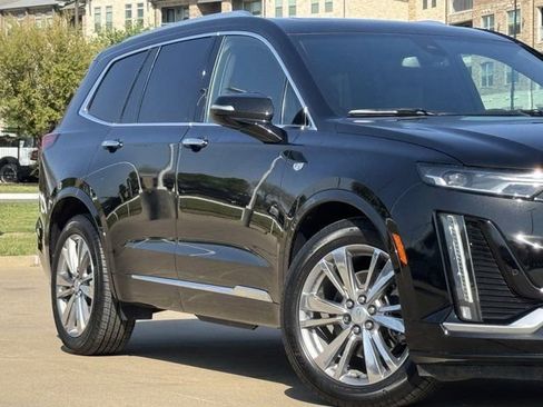 Used 2023 Cadillac XT6 Premium Luxury image 3
