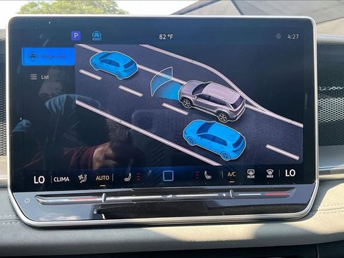 New 2026 Volkswagen Tiguan SE FWD image 18