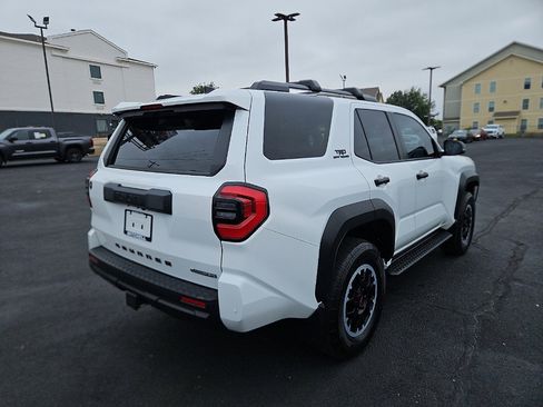 Certified 2025 Toyota 4Runner 4WD image 5