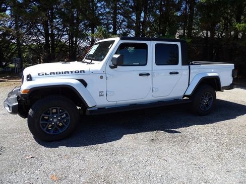 New 2026 Jeep Gladiator Sport AWD/4WD image 1