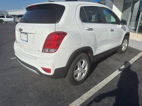Used 2020 Chevrolet Trax LT w/ LT Convenience Package FWD image 4