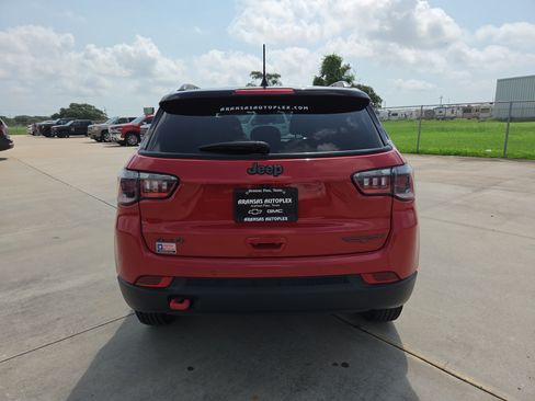 Used 2024 Jeep Compass Trailhawk AWD/4WD image 6