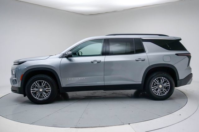 Used 2026 Chevrolet Traverse LT AWD/4WD image 2