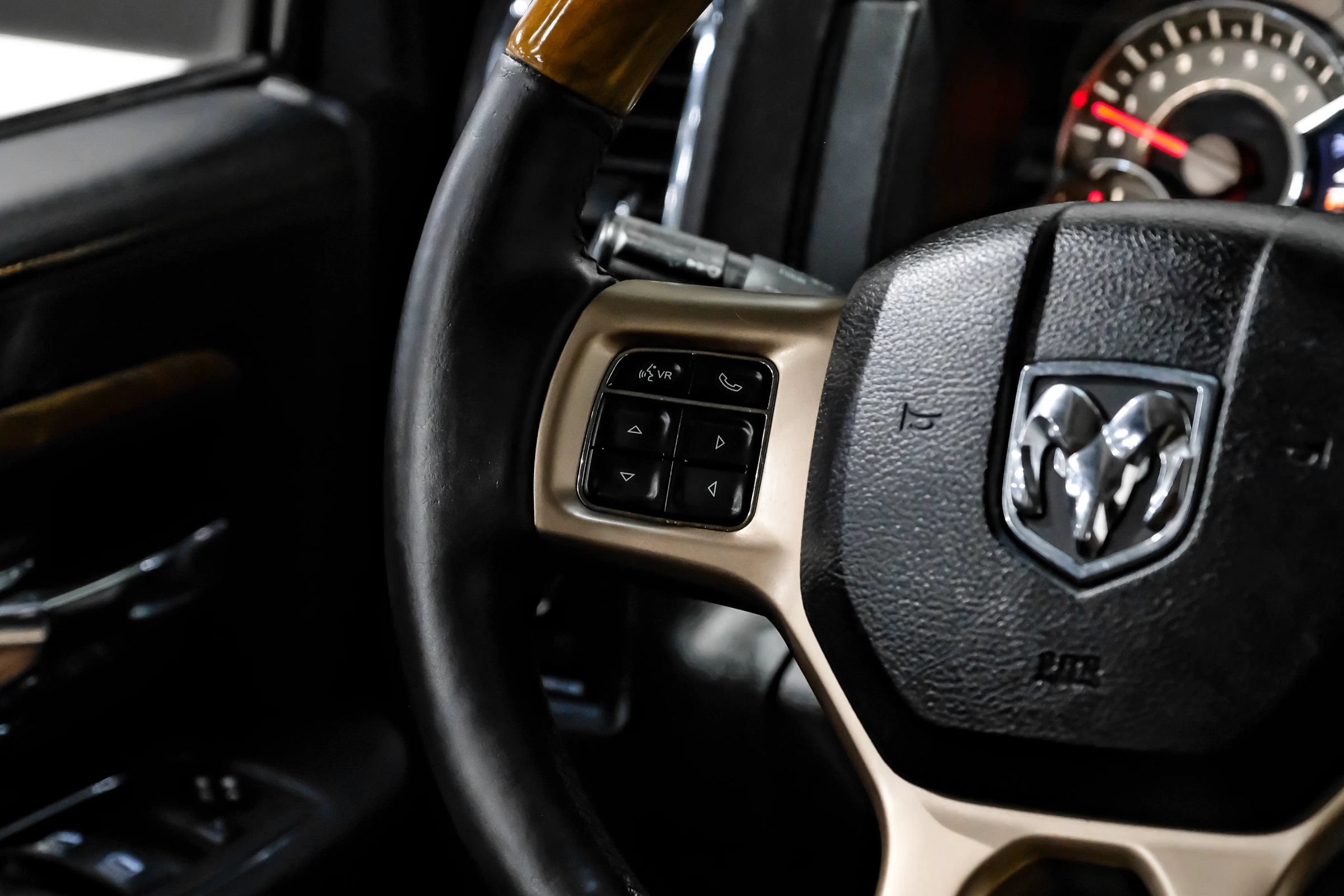 Used 2014 RAM 1500 Laramie Longhorn w/ Convenience Group AWD/4WD image 24