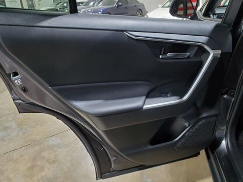 Used 2020 Toyota RAV4 XLE AWD/4WD image 23
