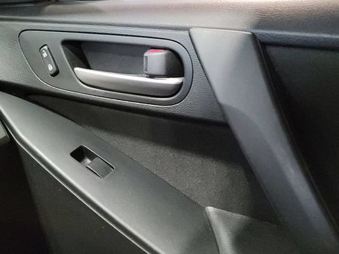 Used 2013 MAZDA MAZDA3 i Touring FWD image 22