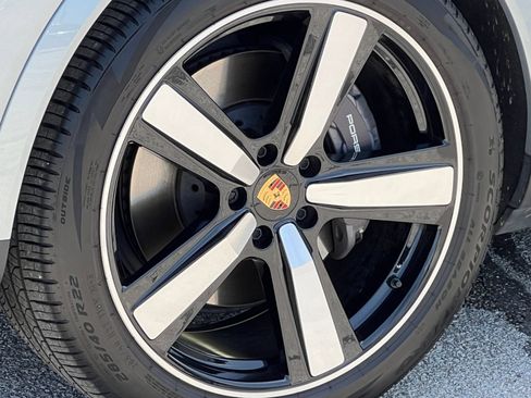 Certified 2024 Porsche Cayenne Coupe AWD/4WD image 12
