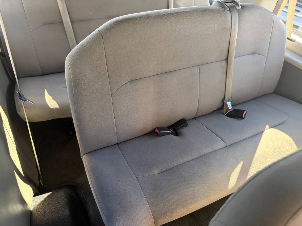 Used 2009 Ford E-350 and Econoline 350 XL RWD image 15