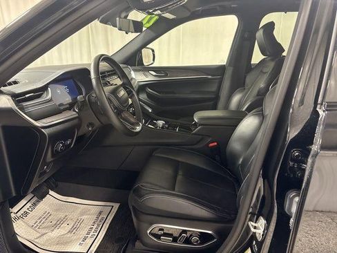 Used 2022 Jeep Grand Cherokee Overland w/ Luxury Tech Group IV image 5