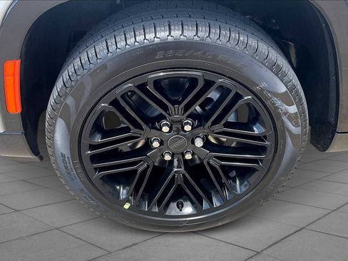 New 2025 Jeep Wagoneer L Series II w/ Convenience Group I image 11