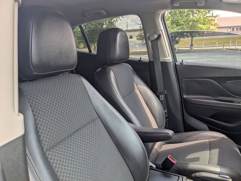 Used 2022 Buick Encore Preferred w/ Safety Package image 26