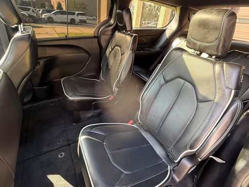 Used 2026 Chrysler Pacifica Limited FWD image 14